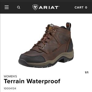Hiking/walking boots